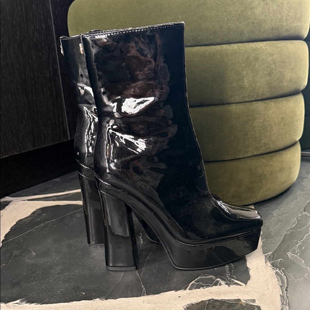 NEW Guess Black faux Patent Leather Ankle Boots sz 7.5 - Picture 4 of 8